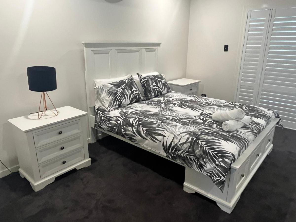 Luxury With Huge Pool And Putting Green! * Townsville