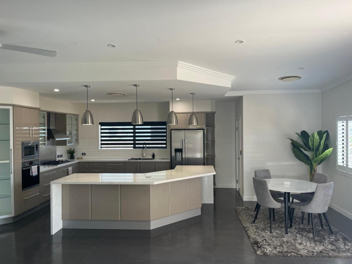Luxury With Huge Pool And Putting Green! * Townsville