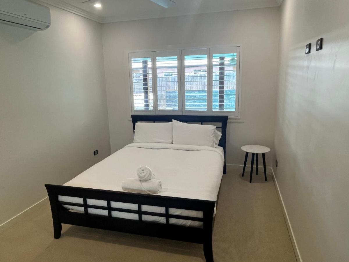Holiday home Luxury With Huge Pool And Putting Green! *
