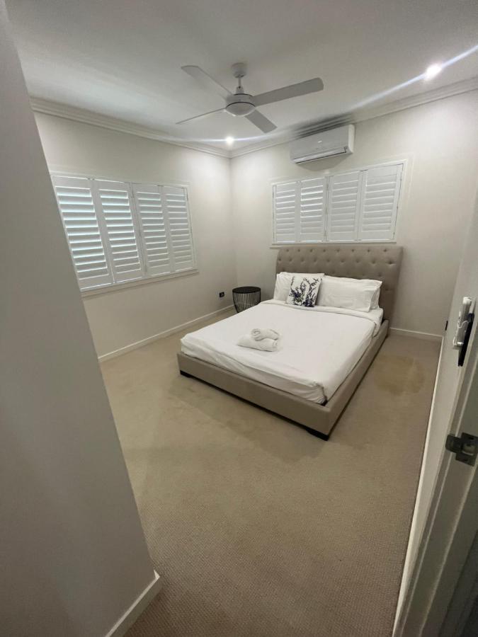 Holiday home Luxury With Huge Pool And Putting Green! Townsville